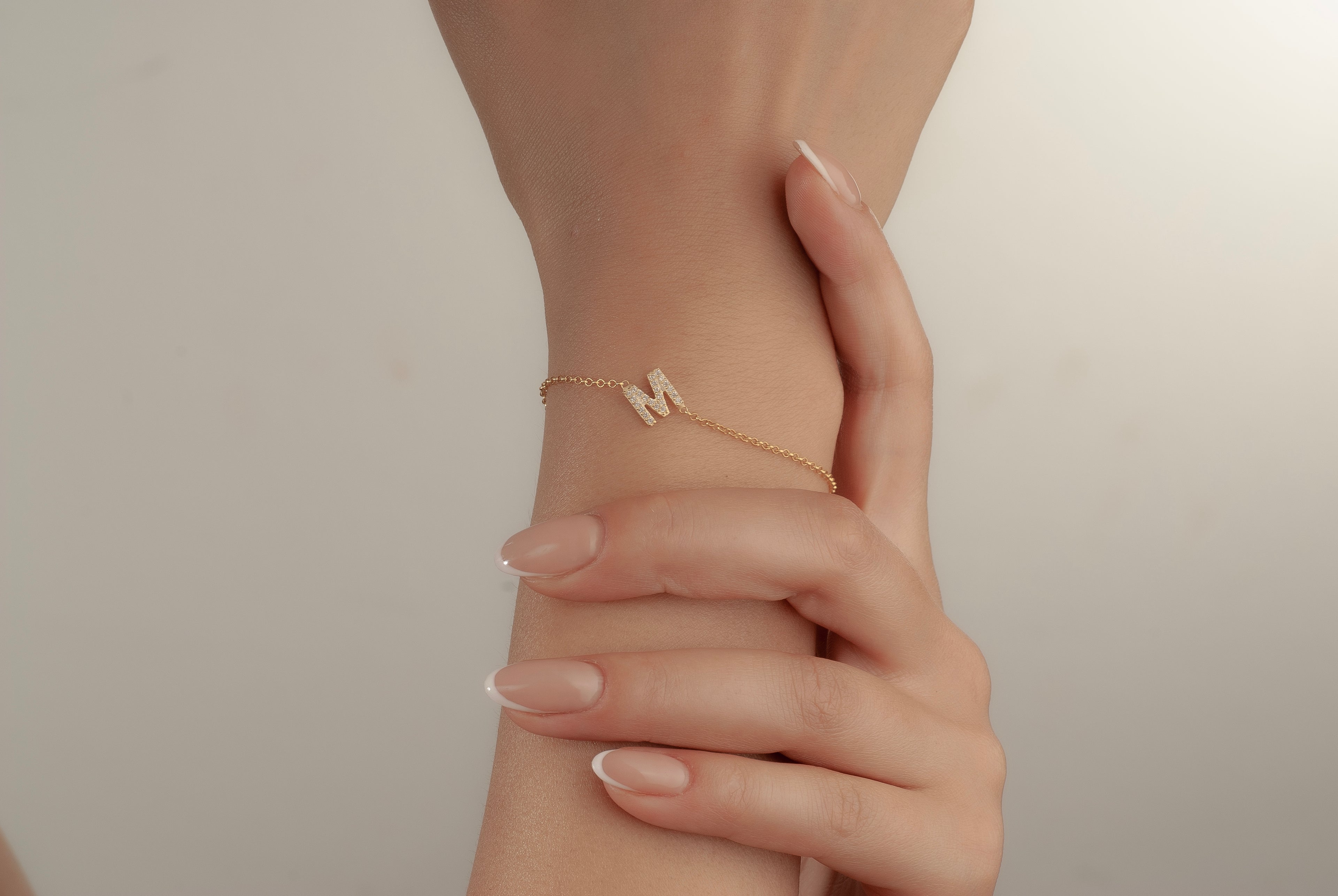 TAŞLI HARF BİLEKLİK 7